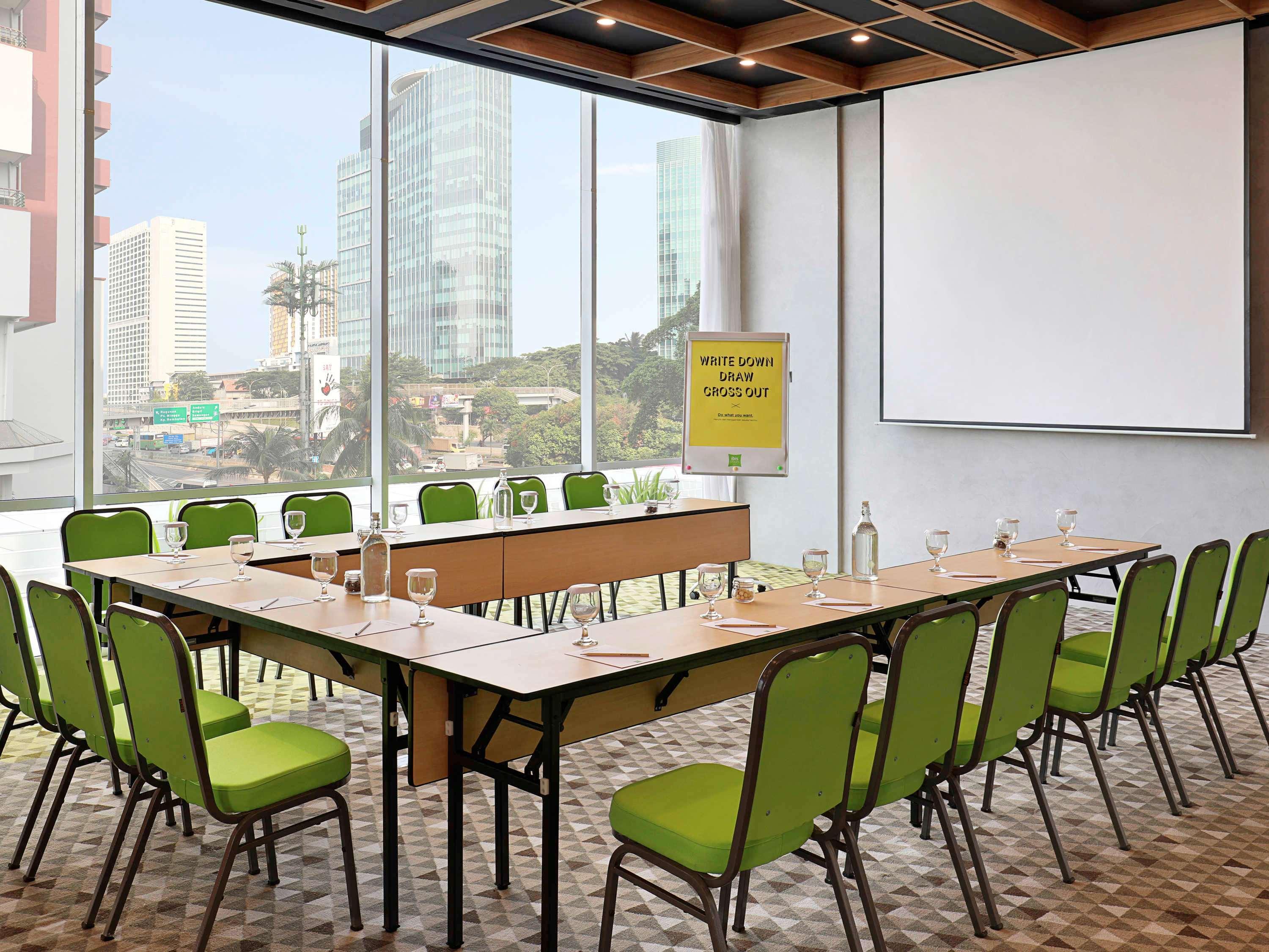 Ibis Styles Jakarta Simatupang Экстерьер фото