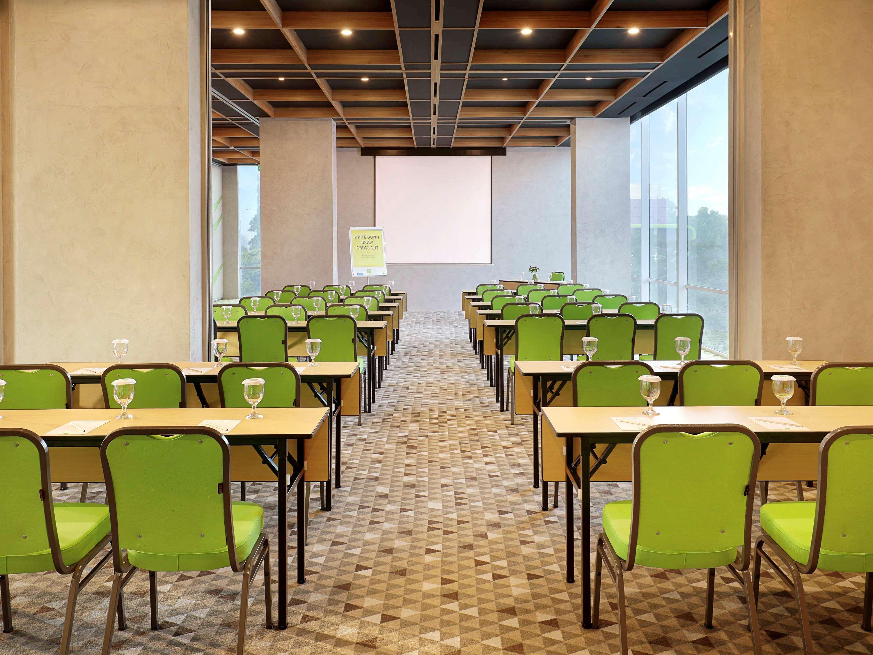 Ibis Styles Jakarta Simatupang Экстерьер фото