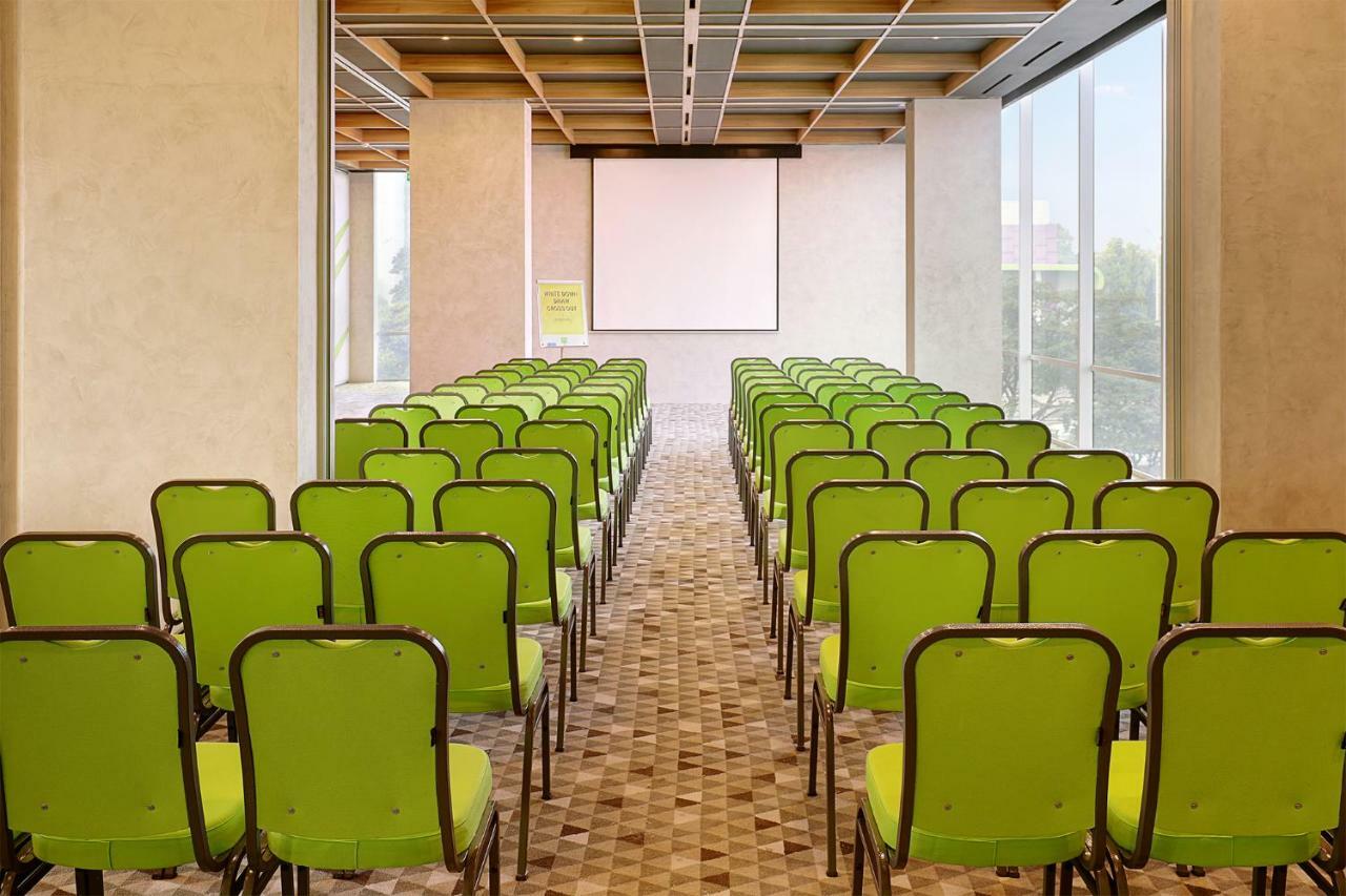 Ibis Styles Jakarta Simatupang Экстерьер фото